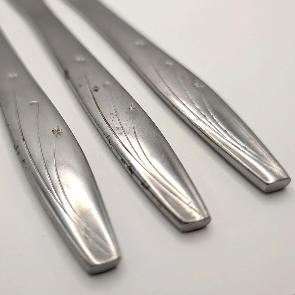 Vintage Japan Stainless Steel Starburst Wheat Dinner Knives Set of 3 8.25